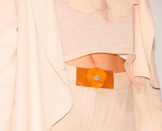 藤原紀香ちゃん(44)のヘソ出し衣装が可愛すぎると話題！これには熟女好き以外も大興奮！