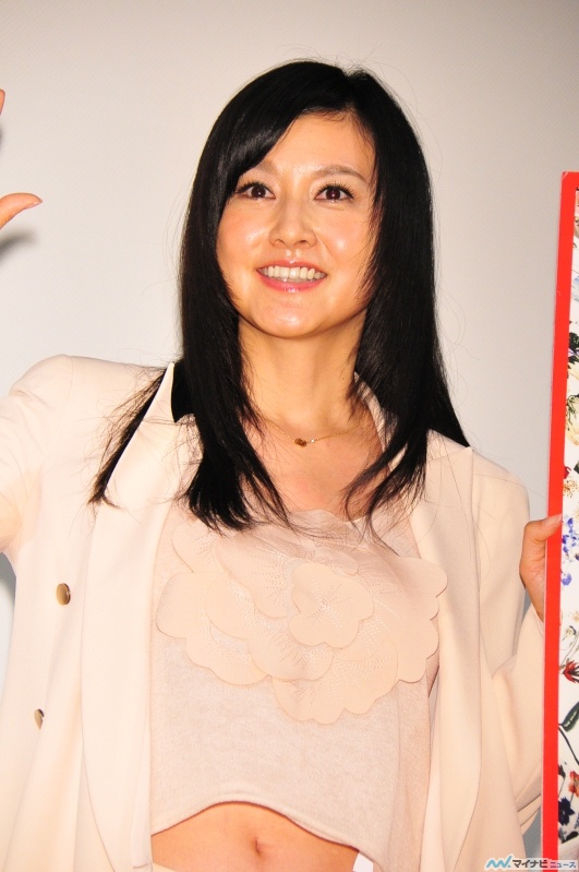 藤原紀香ちゃん(44)のヘソ出し衣装が可愛すぎると話題！これには熟女好き以外も大興奮！