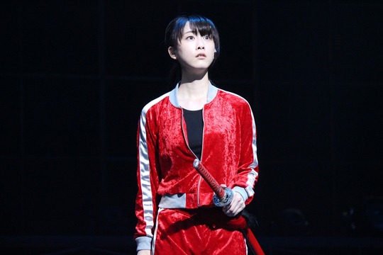 元SKE48松井玲奈ちゃんが舞台でおっぱいを揉まれる！