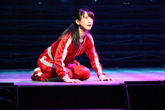 元SKE48松井玲奈ちゃんが舞台でおっぱいを揉まれる！