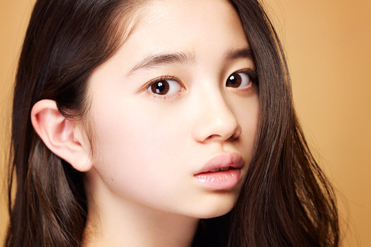 いま最も注目されている若手女優・桜田ひよりちゃん(13)の初々しい水着姿が可愛いと話題！