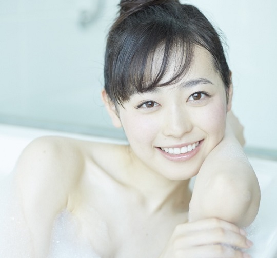 まいんちゃんこと福原遥ちゃんの泡風呂が入浴姿と水着姿が大人っぽくてセクシーだと話題！