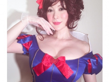 叶美香さんのハロウィンセクシーコスプレショットがエロすぎ！試しに抜いてみたらめっちゃ精子でた！
