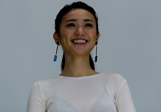 女優・大島優子ちゃんが黒ブラ透けさせてエロすぎると話題に