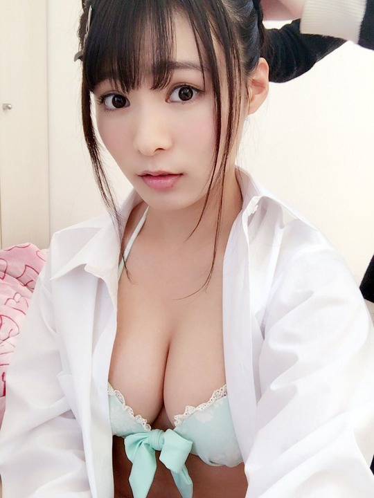 Hカップ星名美津紀ちゃんがツイッターにアップした水着姿がエロすぎると話題に！
