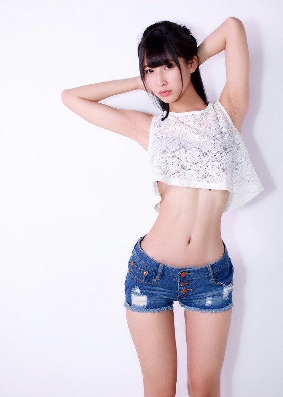 グラドル川崎あやちゃんのクビレが細すぎて綺麗だと話題に！グラビア史上もっとも美しいとの声も