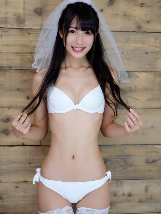 グラドル川崎あやちゃんのクビレが細すぎて綺麗だと話題に！グラビア史上もっとも美しいとの声も
