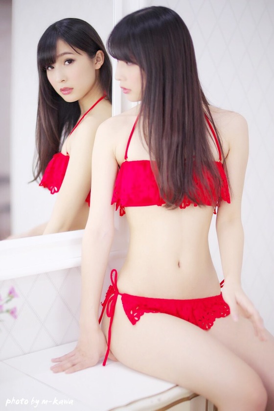 グラドル川崎あやちゃんのクビレが細すぎて綺麗だと話題に！グラビア史上もっとも美しいとの声も
