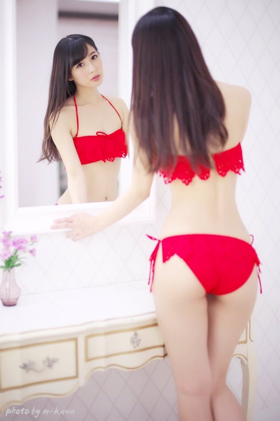 グラドル川崎あやちゃんのクビレが細すぎて綺麗だと話題に！グラビア史上もっとも美しいとの声も