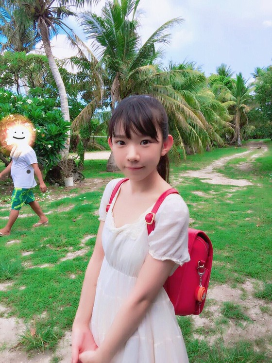 女子小学生にしか見えない合法ロリグラドル長澤茉里奈ちゃんの最新水着グラビアがエロすぎる
