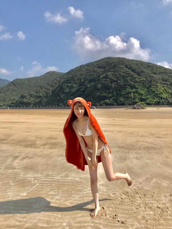 8頭身スレンダーボディの松川菜々花(19)の水着グラビアがエロすぎると話題に