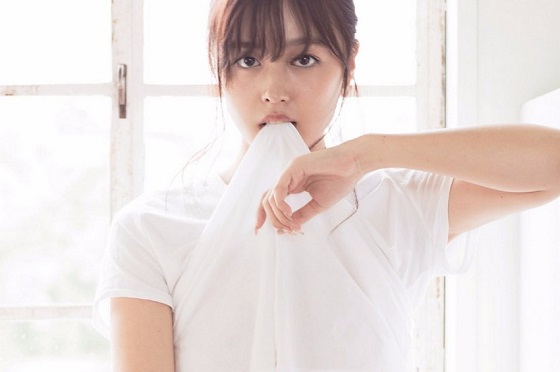 元モーニング娘。久住小春ちゃんが下乳全開セクシーグラビアを公開！