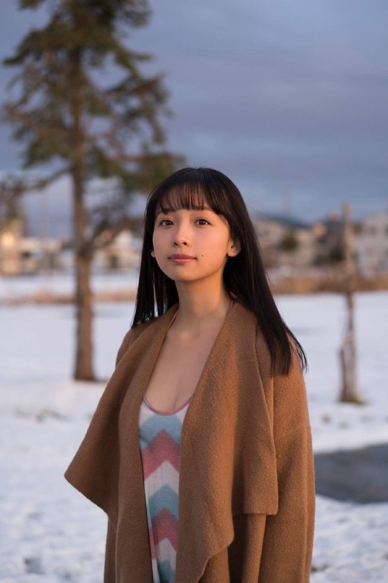 華村あすかちゃんが雪の中で横乳全開水着姿を披露しエロすぎると話題に